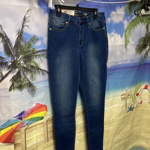 - Brand new Woman’s Seven7 Booty Shaper high rise leggings. Size 8. - Picture 6 of 16